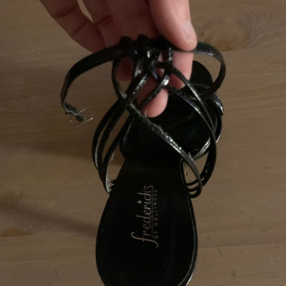 VINTAGE Fredericks of Hollywood 7 1/2 Black Vinyl Stilleto Sandals - Picture 3 of 10